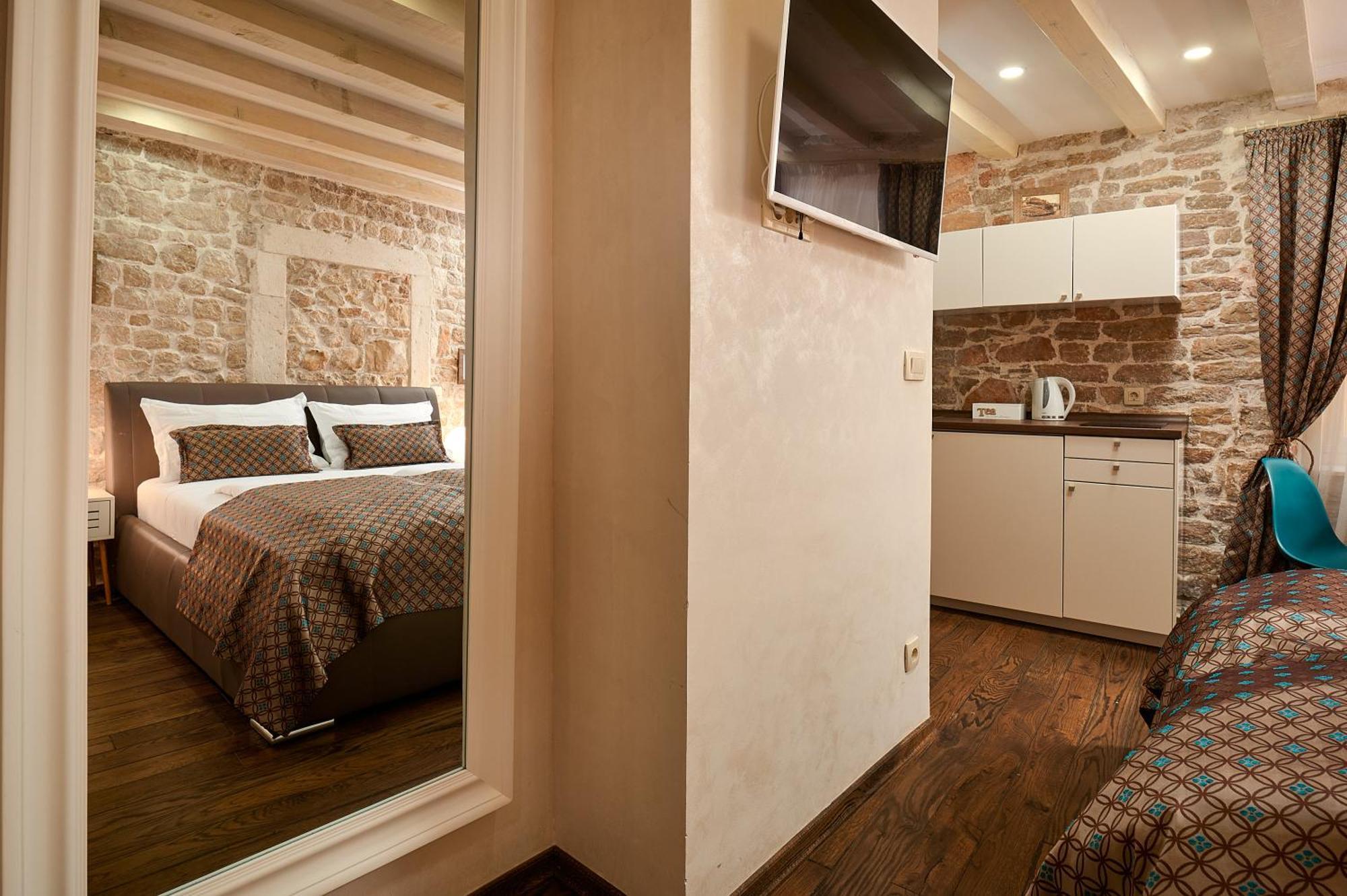 Rustic Apartments Sv Frane In The Old Town Шибеник Экстерьер фото