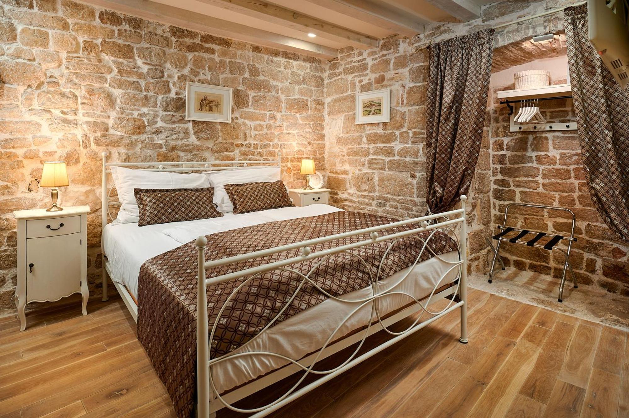 Rustic Apartments Sv Frane In The Old Town Шибеник Экстерьер фото